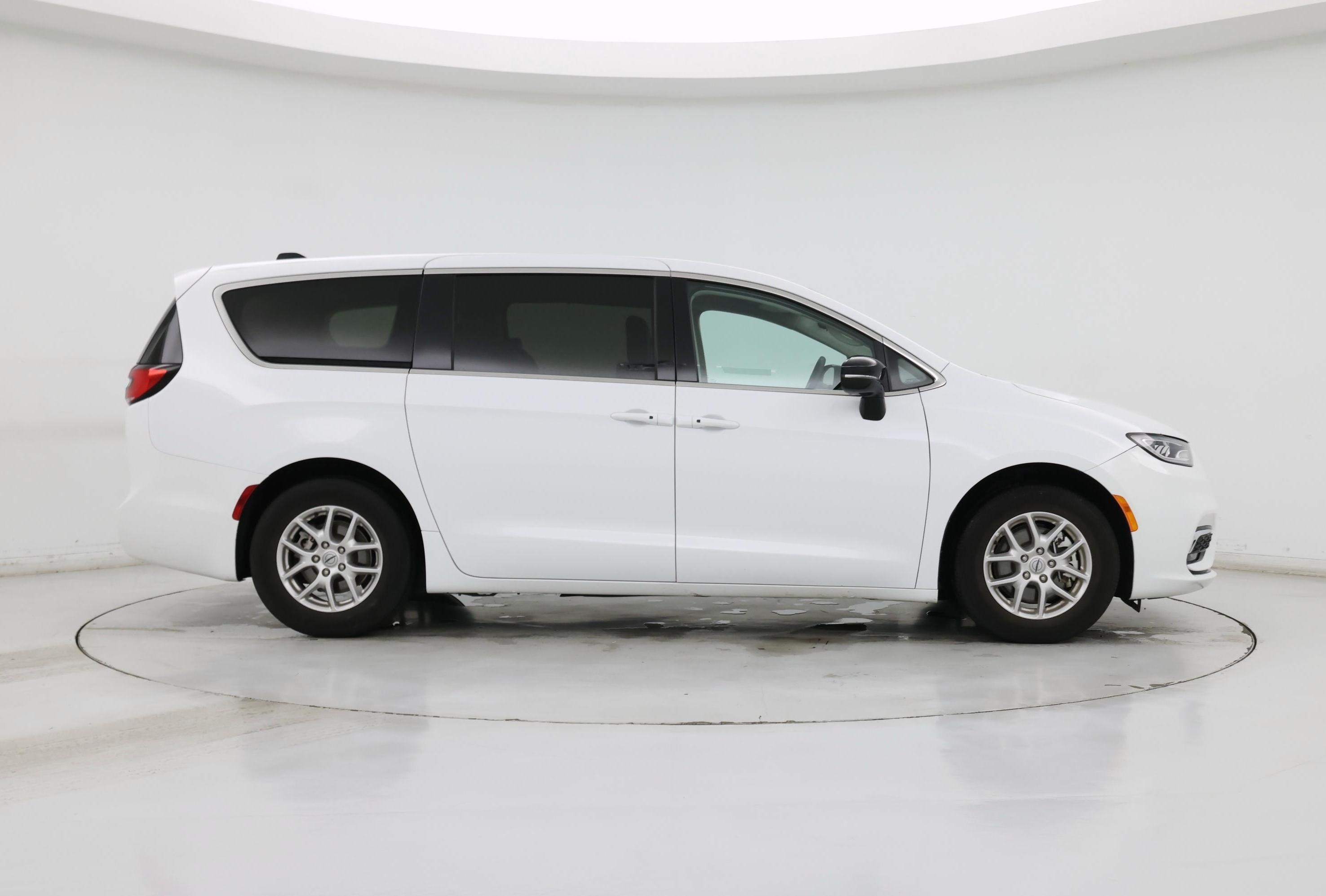 Thumbnail: 2024 Chrysler Pacifica - 7