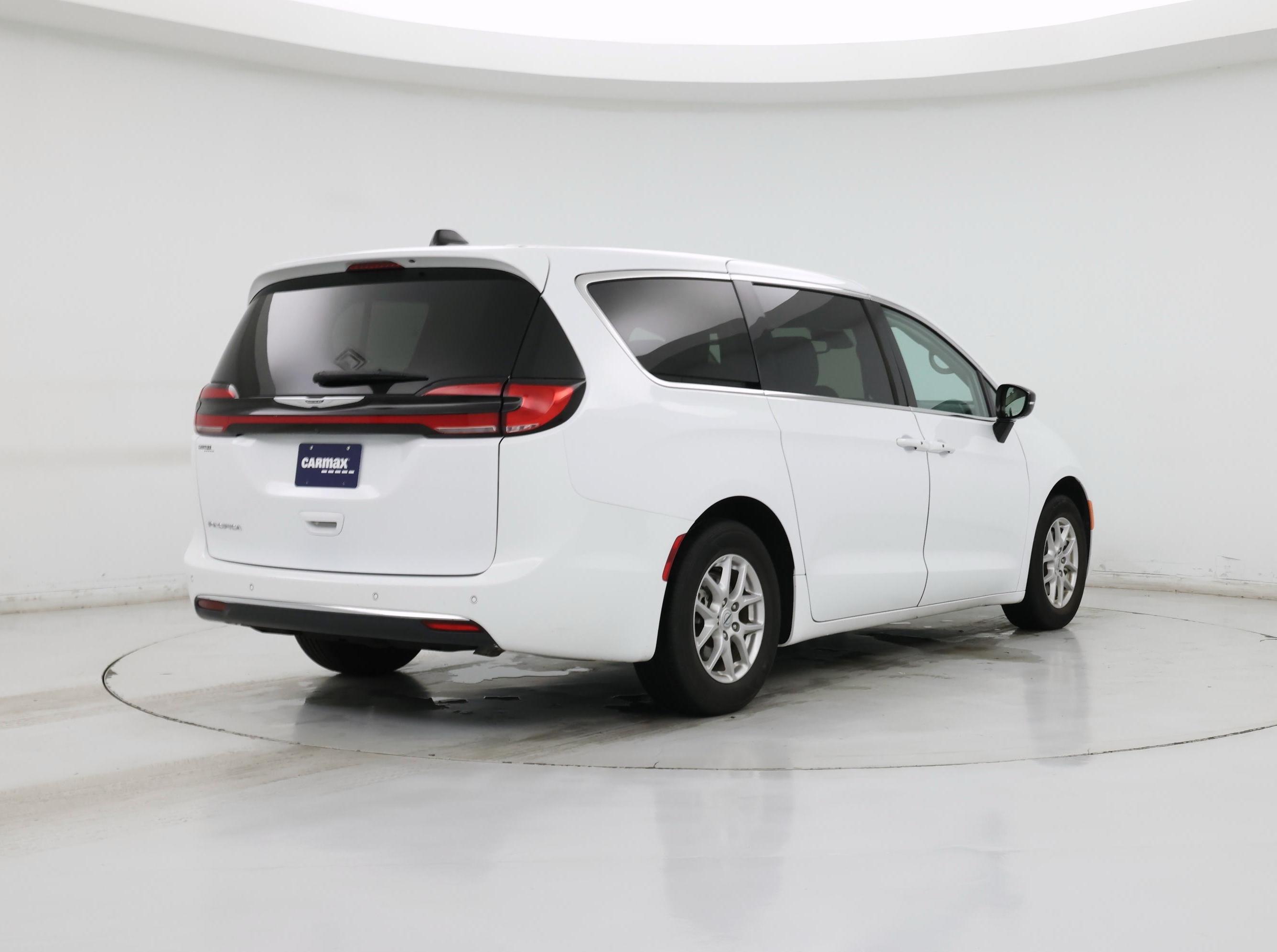 Thumbnail: 2024 Chrysler Pacifica - 8