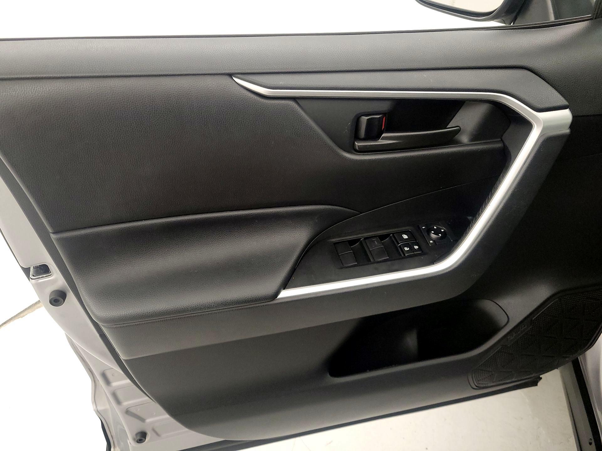 Thumbnail: 2021 Toyota RAV4 - 12