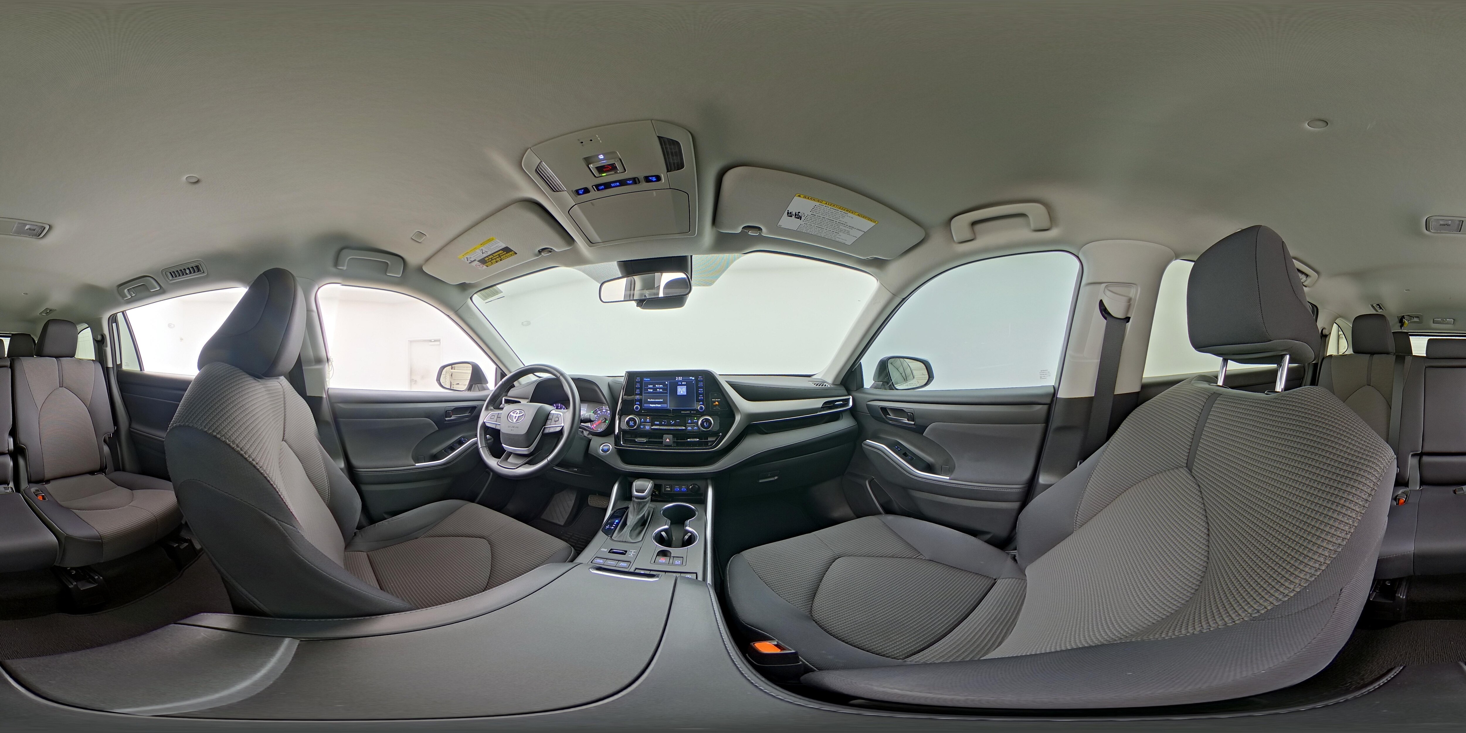 2022 Toyota Highlander LE - Photo 26