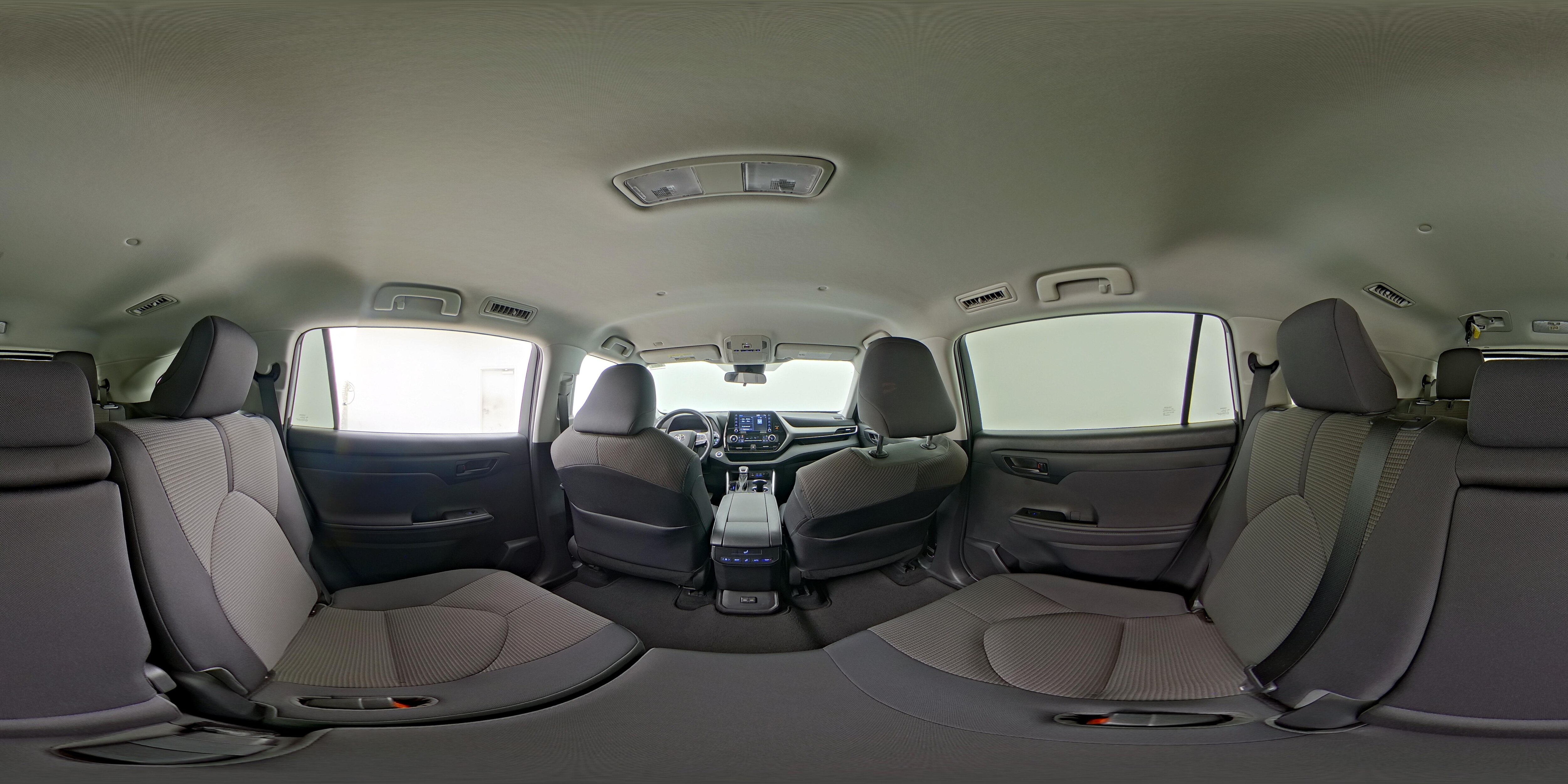 2022 Toyota Highlander LE - Photo 27