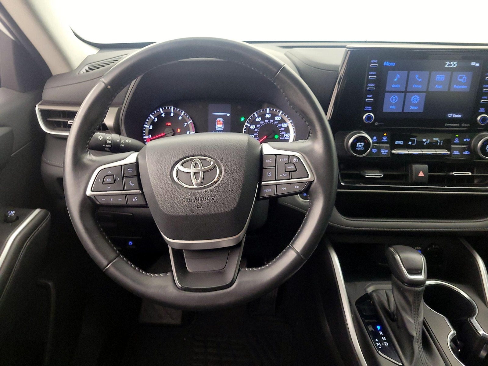2022 Toyota Highlander LE - Photo 11