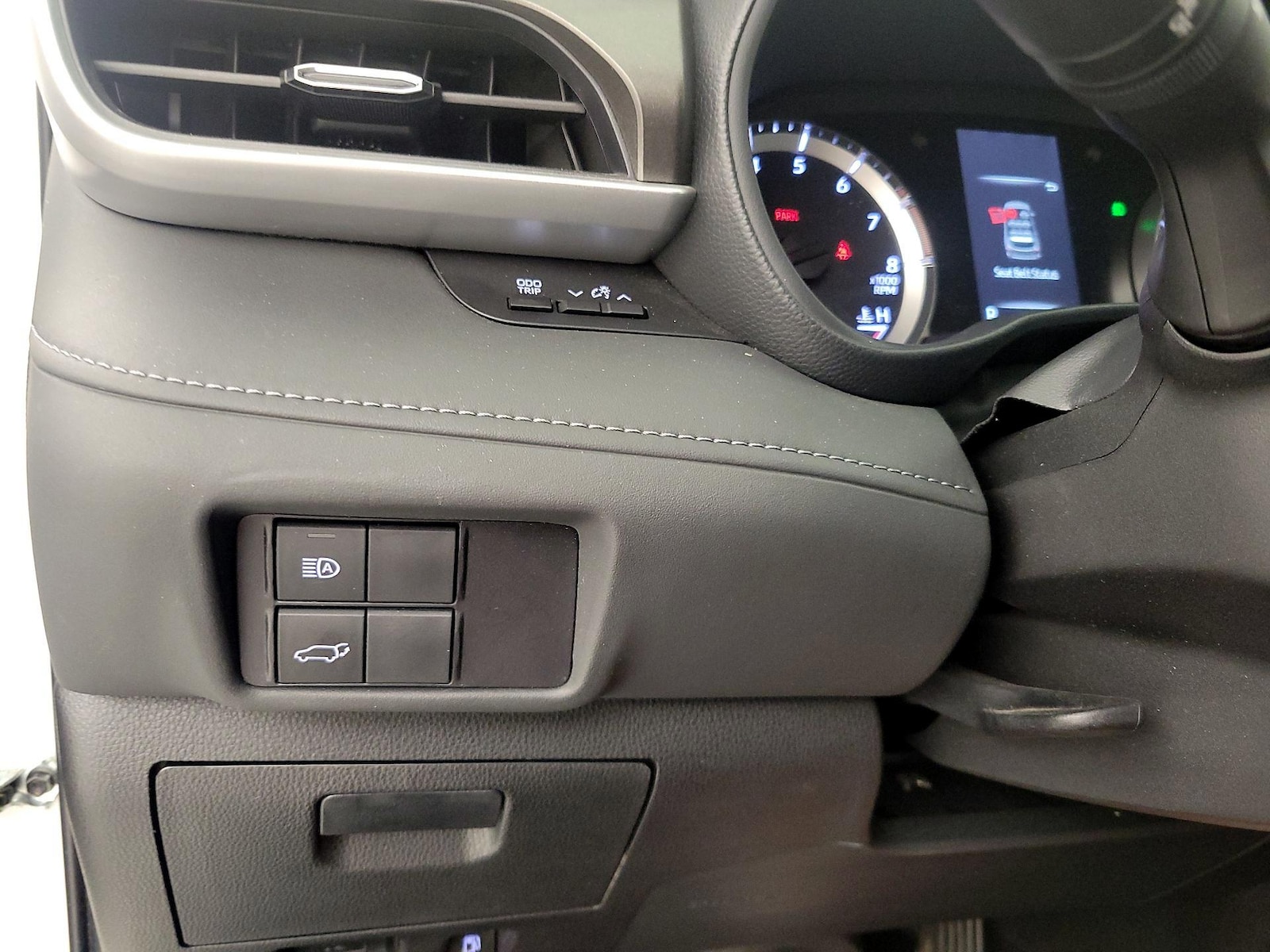 2022 Toyota Highlander LE - Photo 14