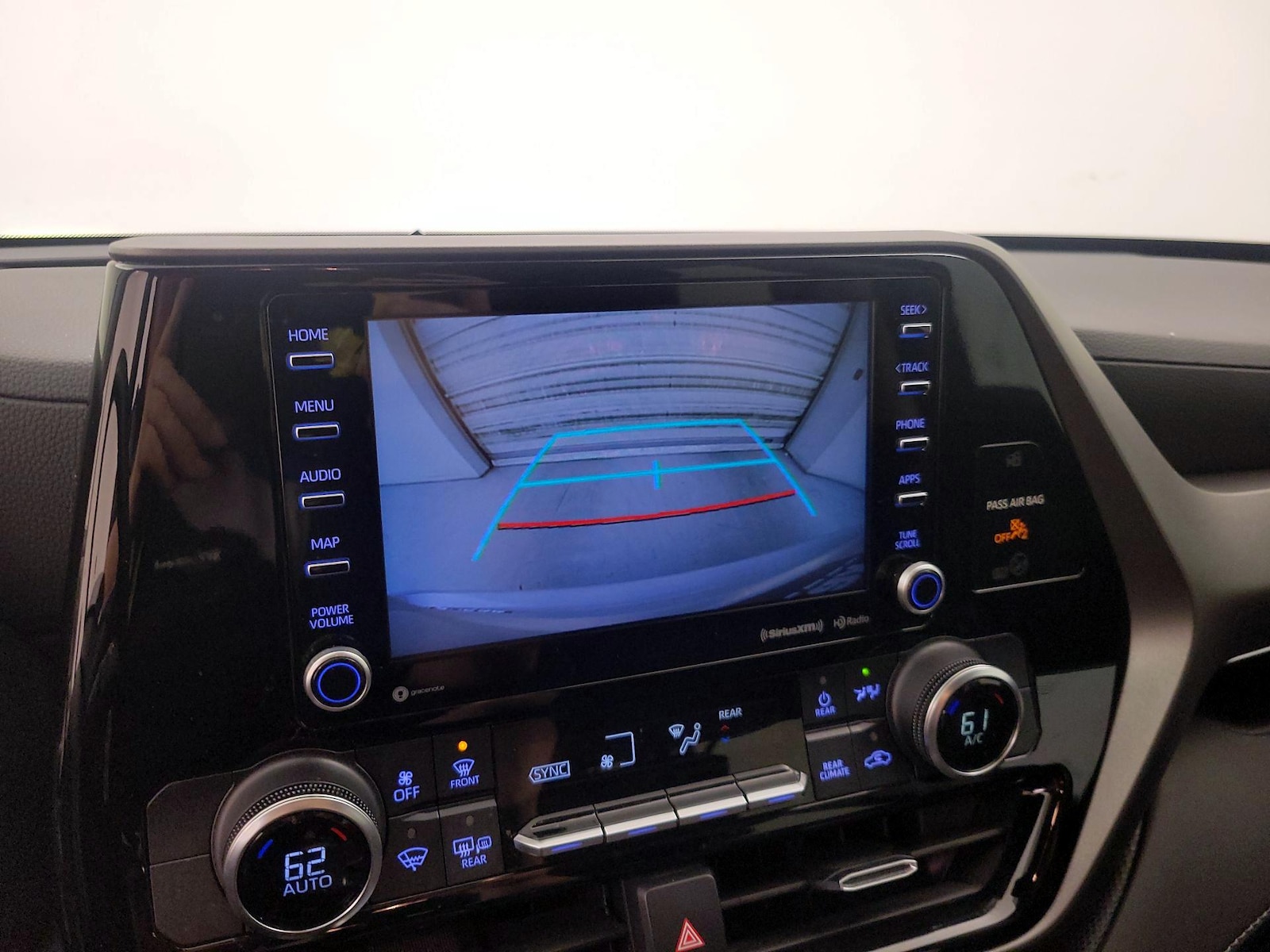 2022 Toyota Highlander LE - Photo 15
