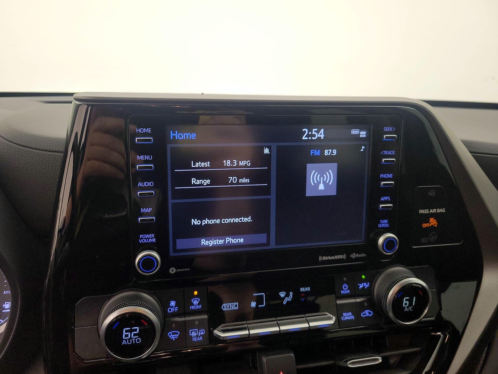 2022 Toyota Highlander LE - Photo 16