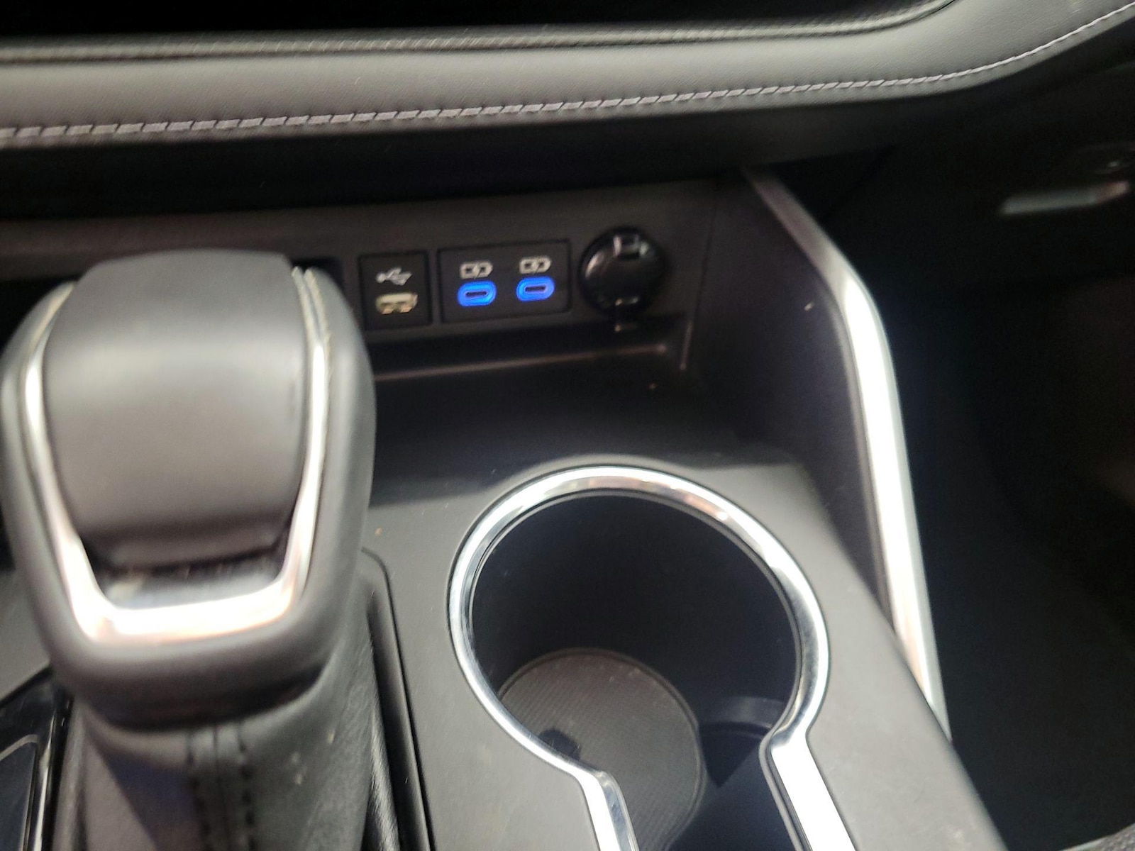 2022 Toyota Highlander LE - Photo 19