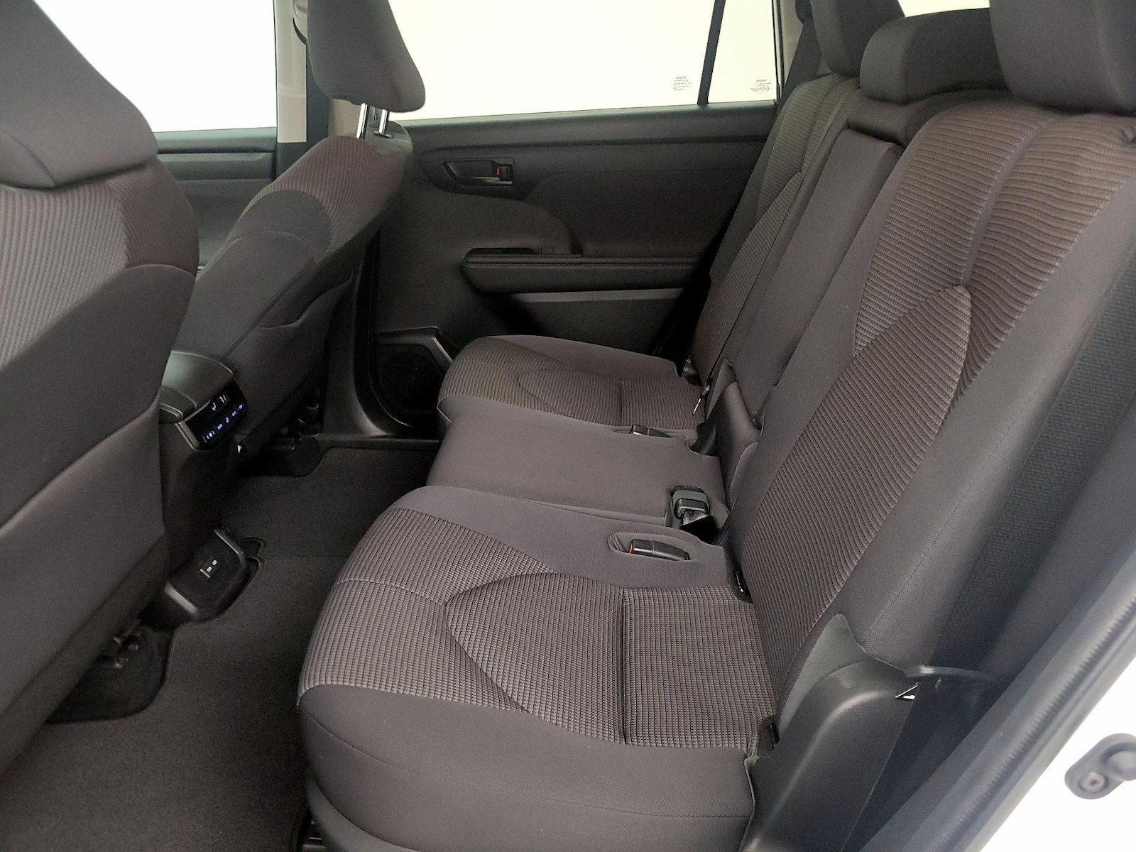 2022 Toyota Highlander LE - Photo 20