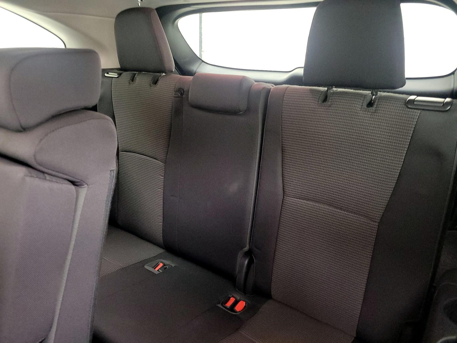 2022 Toyota Highlander LE - Photo 21