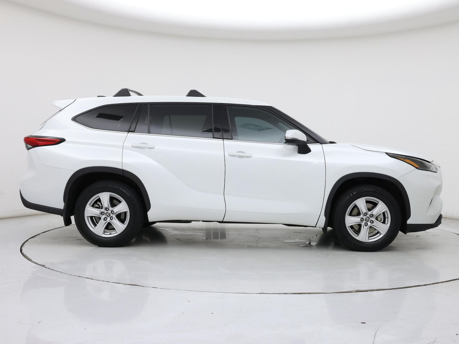 2022 Toyota Highlander LE - Photo 8