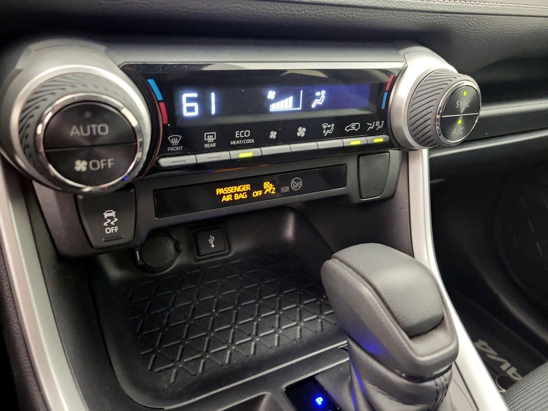 Thumbnail: 2020 Toyota RAV4 - 16