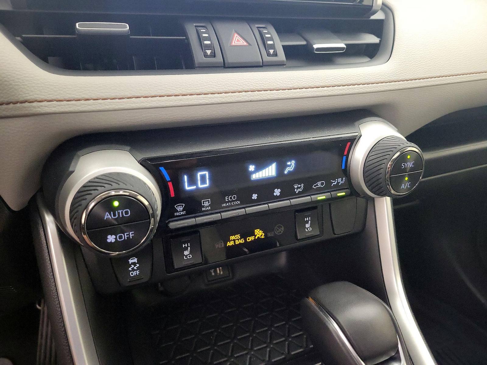 2025 Toyota RAV4 XLE Premium - Photo 17