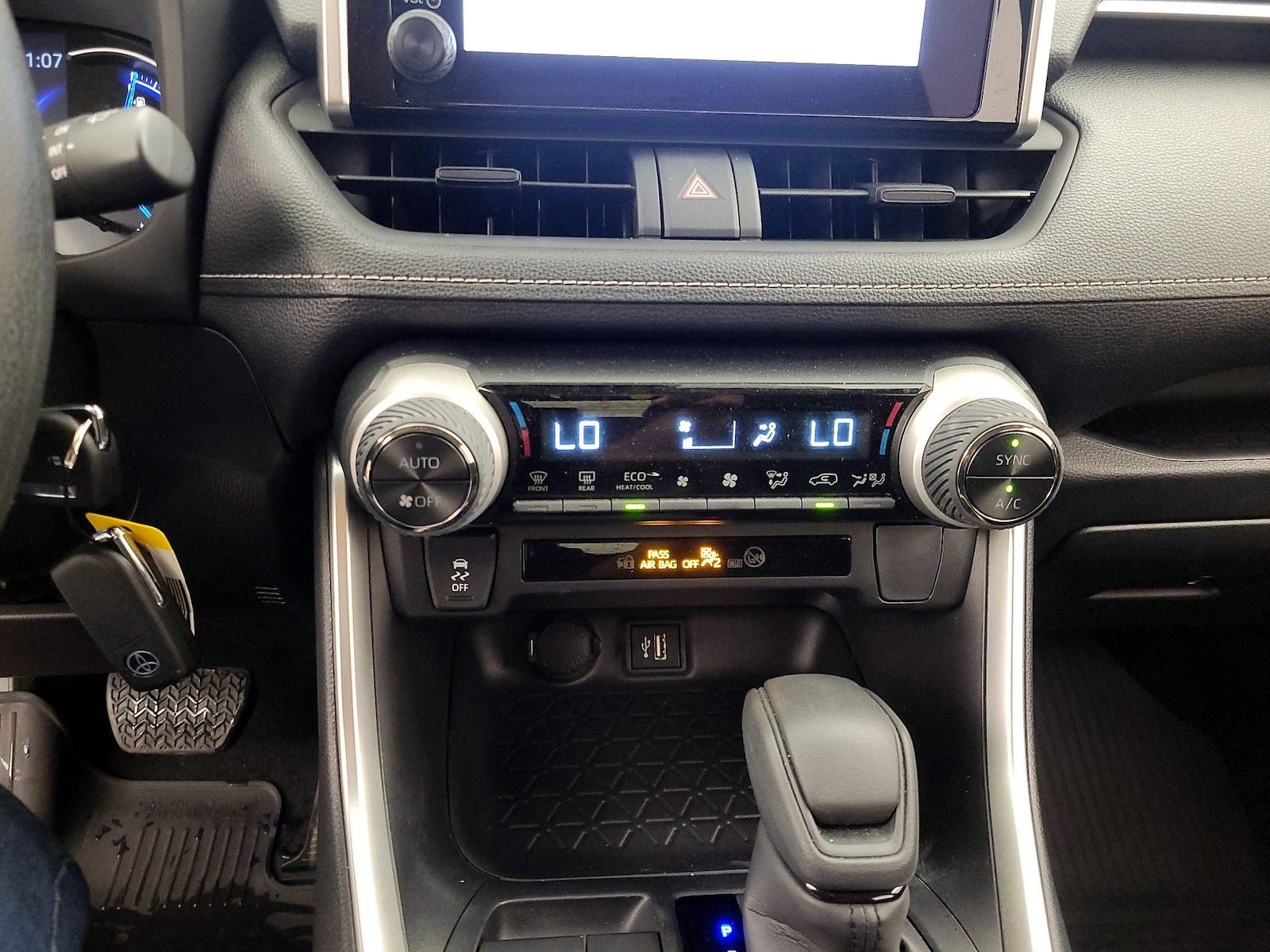 2025 Toyota RAV4 LE - Photo 17