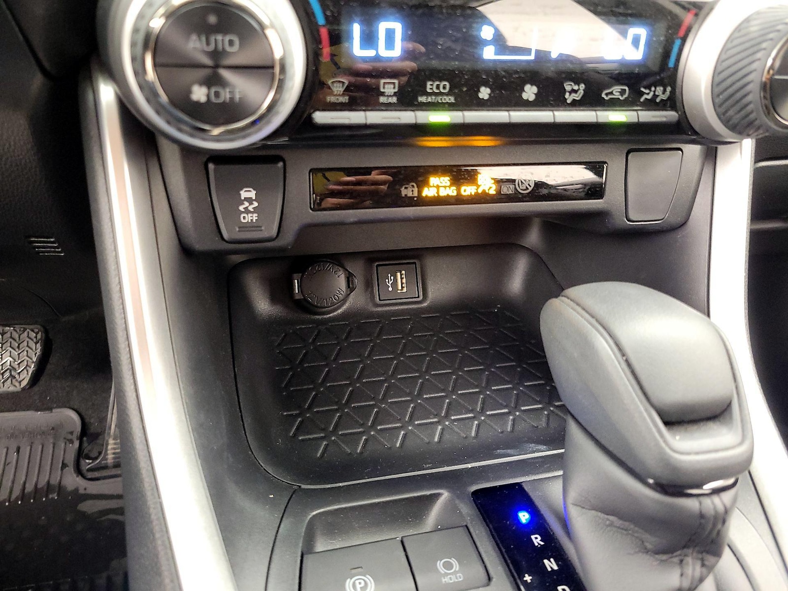 2025 Toyota RAV4 LE - Photo 19