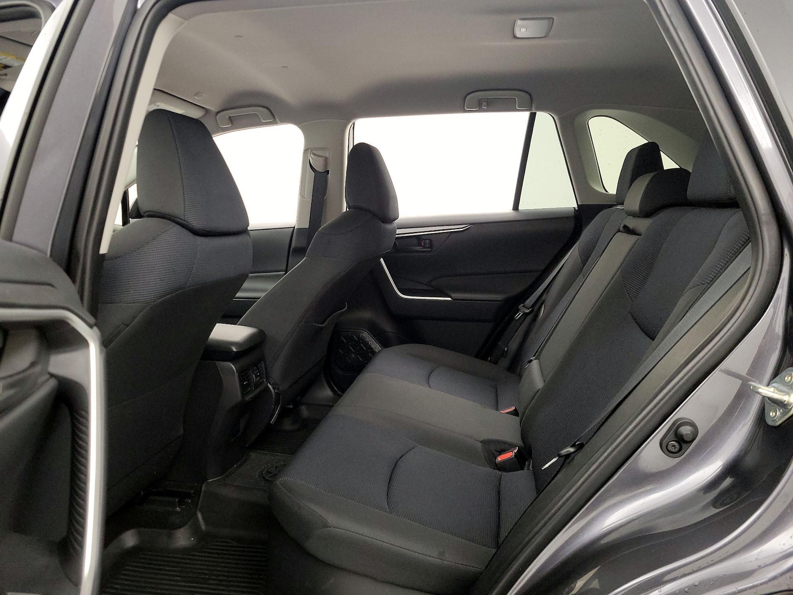 2025 Toyota RAV4 LE - Photo 20