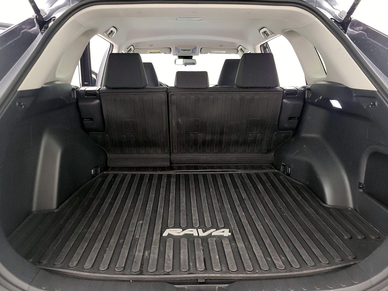 2025 Toyota RAV4 LE - Photo 21
