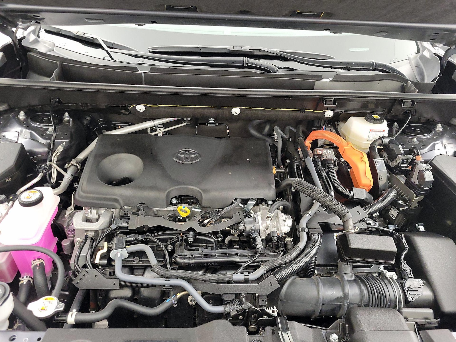 2025 Toyota RAV4 LE - Photo 22