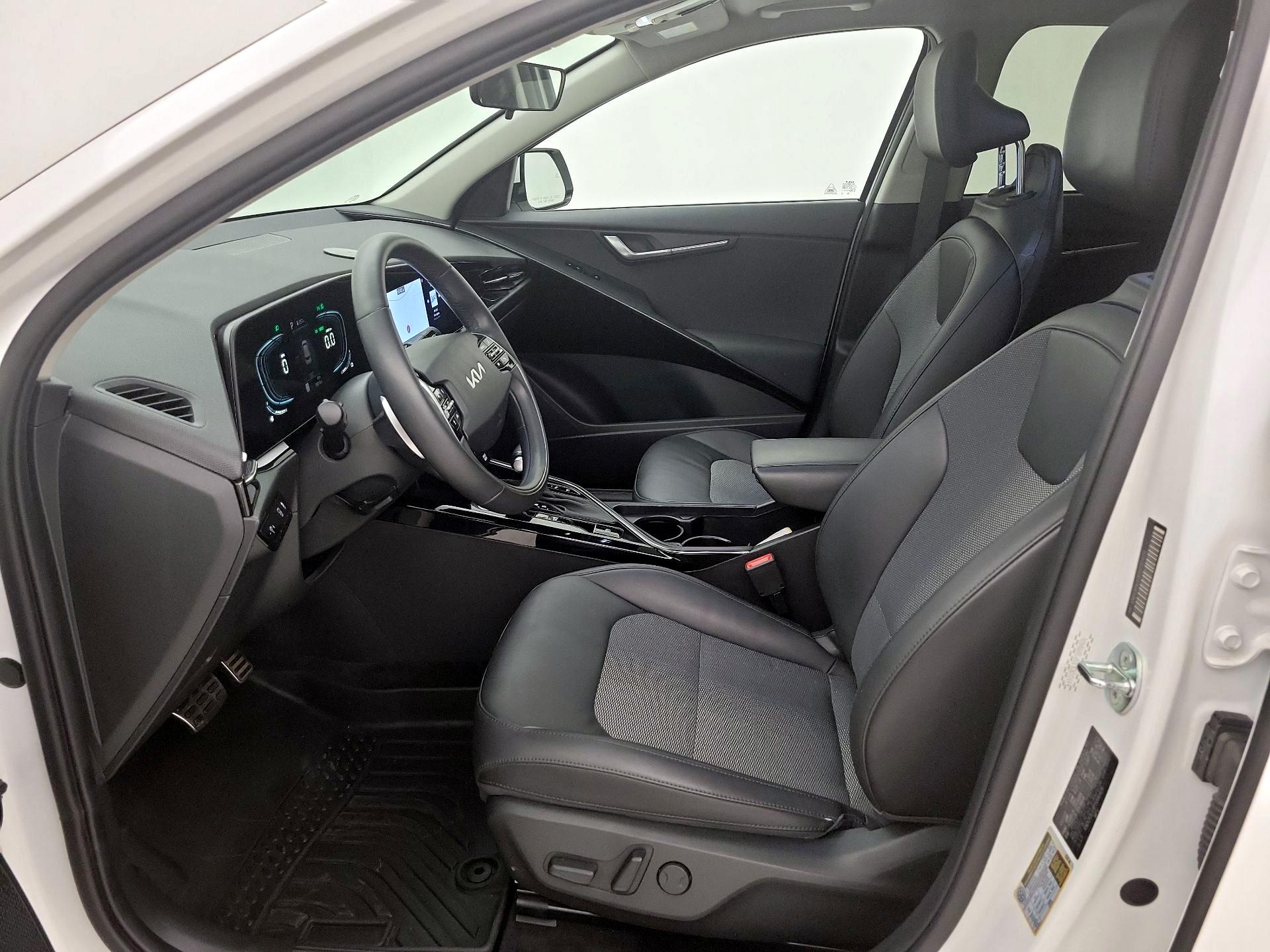 Thumbnail: 2023 Kia Niro - 11