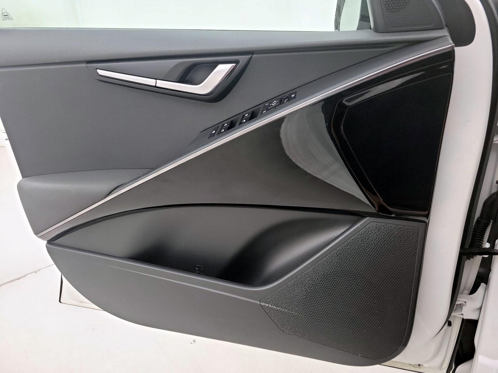 Thumbnail: 2023 Kia Niro - 12