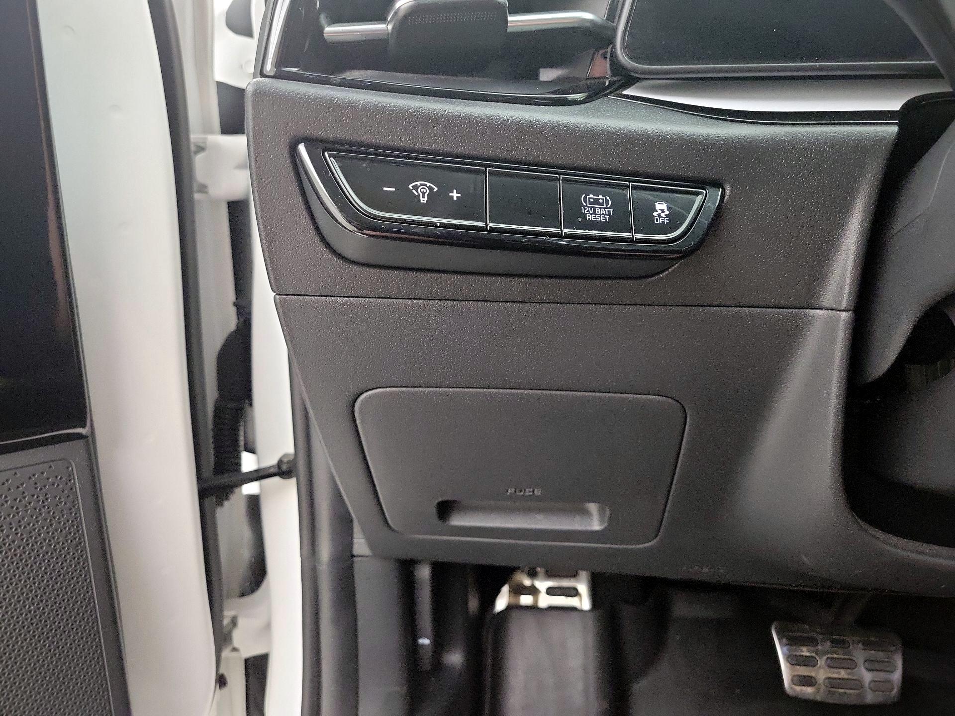 Thumbnail: 2023 Kia Niro - 13