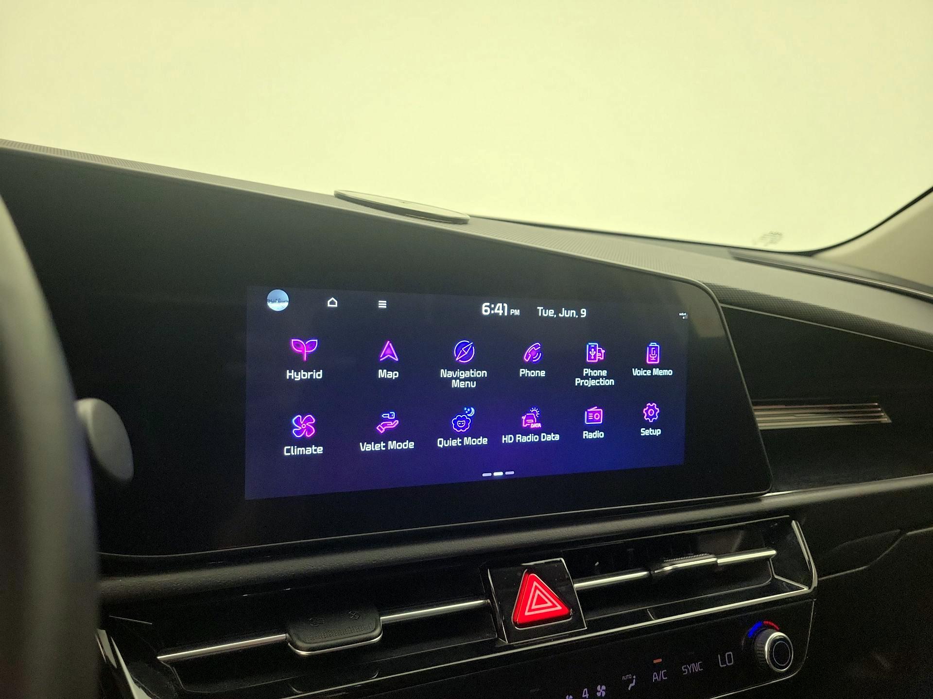 Thumbnail: 2023 Kia Niro - 16