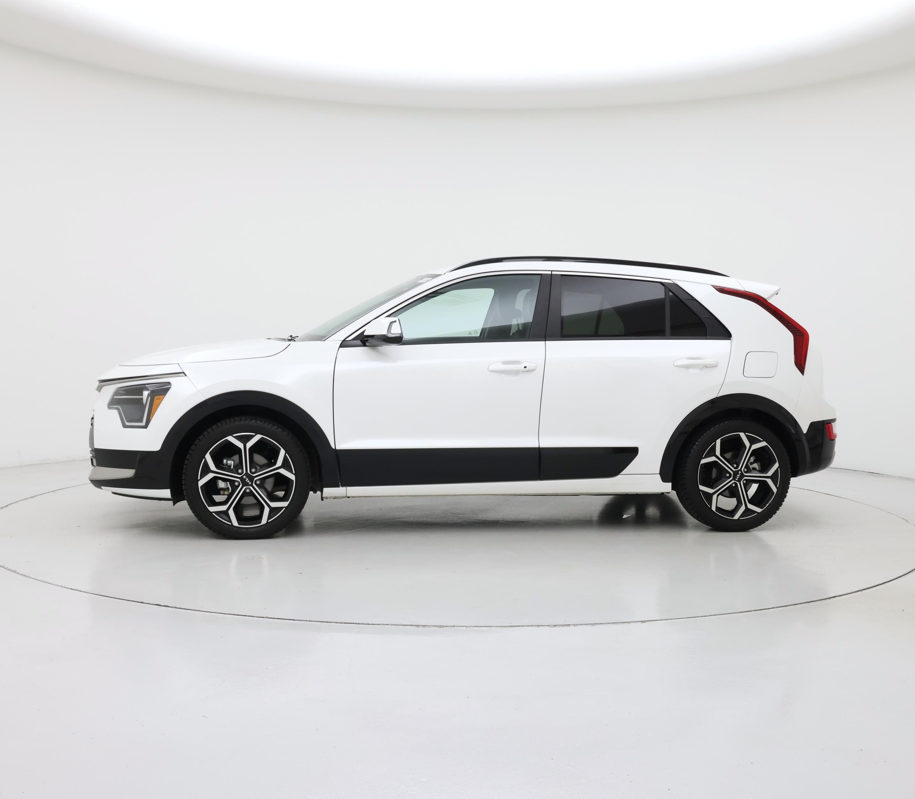 Thumbnail: 2023 Kia Niro - 3