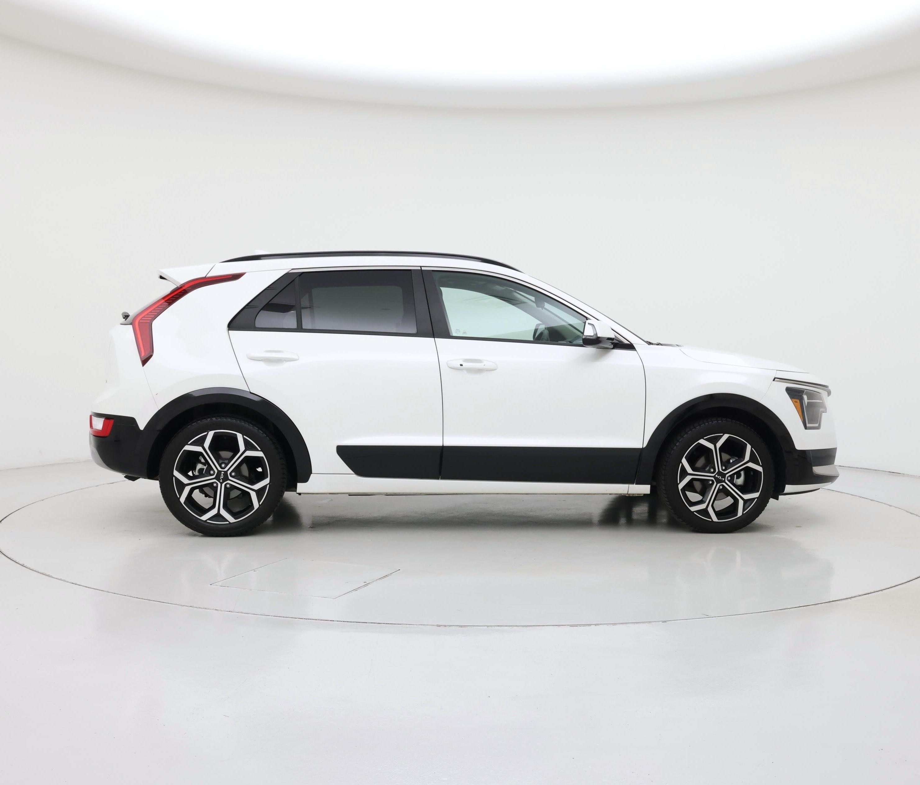Thumbnail: 2023 Kia Niro - 7
