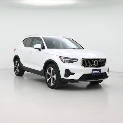 2025 Volvo XC40 B5 Plus Bright Theme