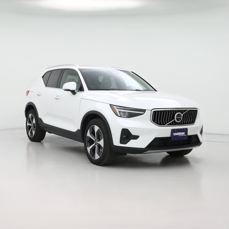 2025 Volvo XC40 B5 Plus Bright Theme