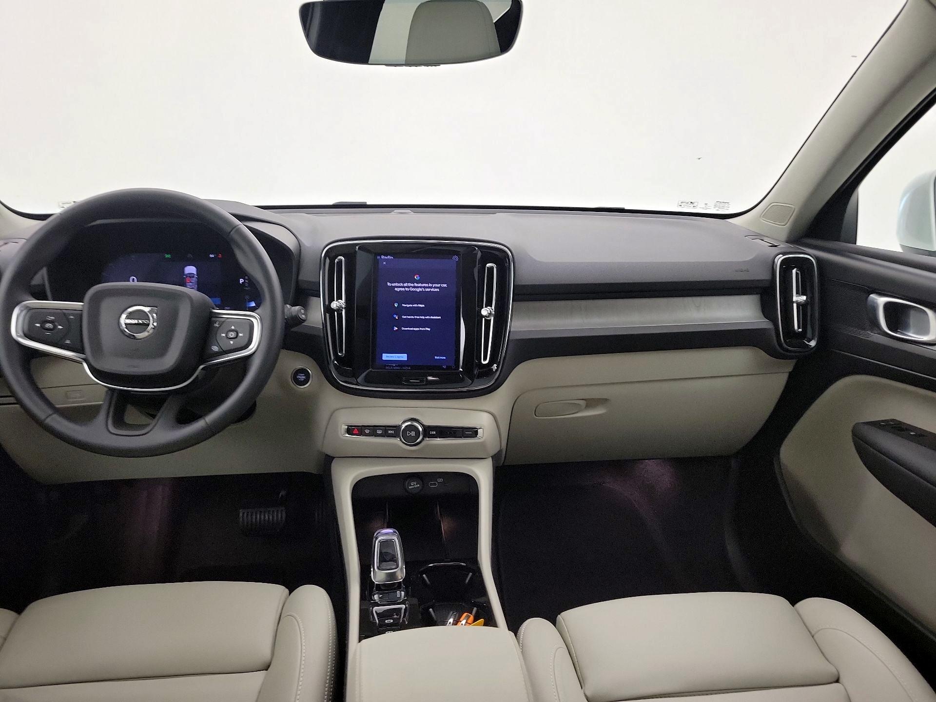 Thumbnail: 2025 Volvo XC40 - 9