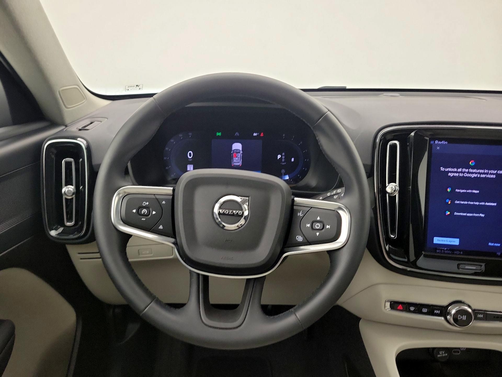 Thumbnail: 2025 Volvo XC40 - 10