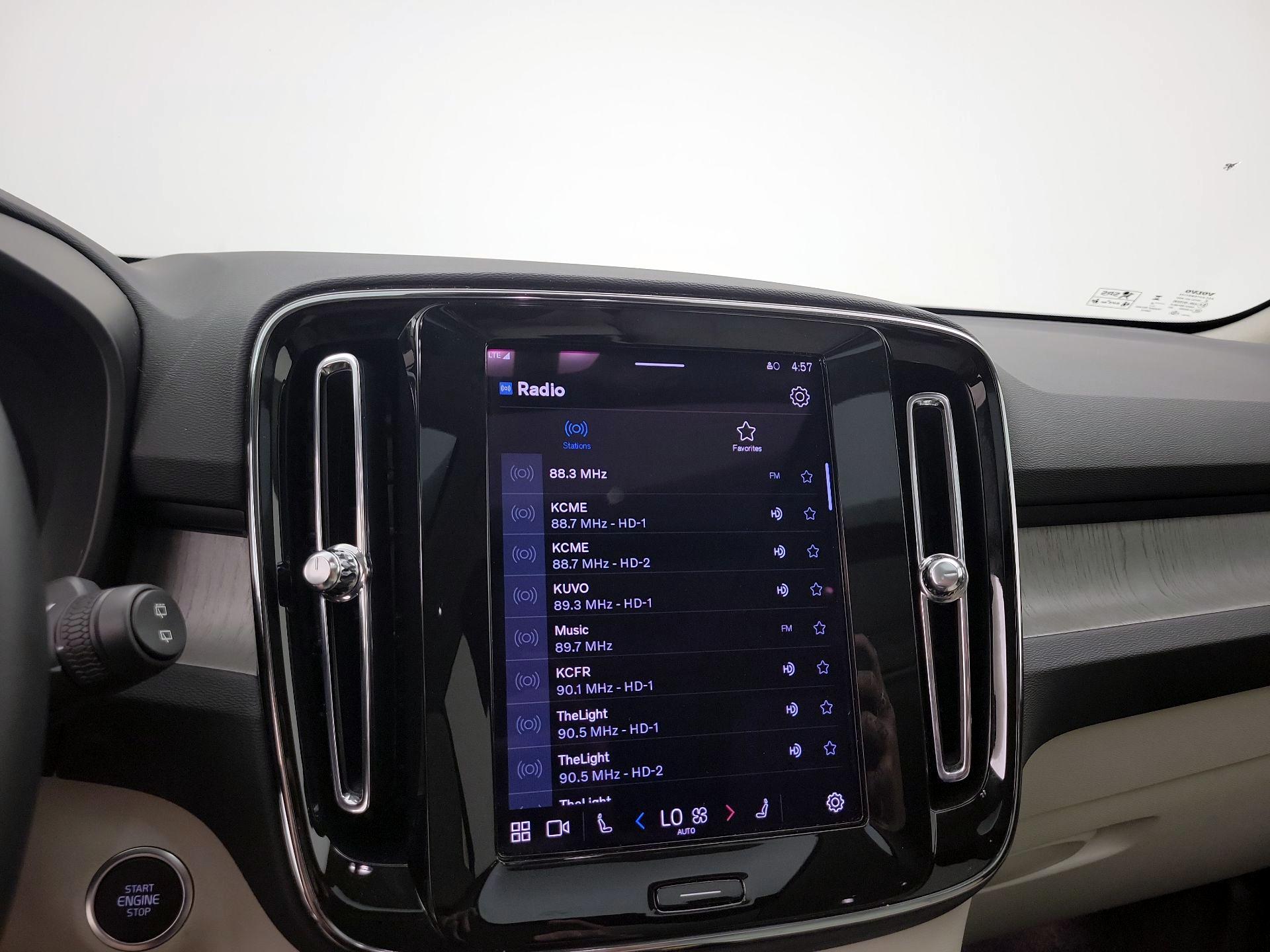 Thumbnail: 2025 Volvo XC40 - 14