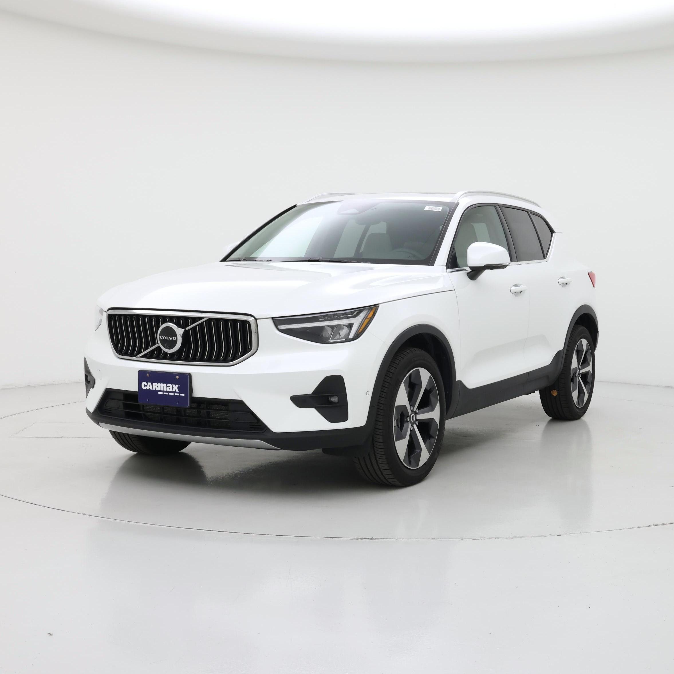 Thumbnail: 2025 Volvo XC40 - 4