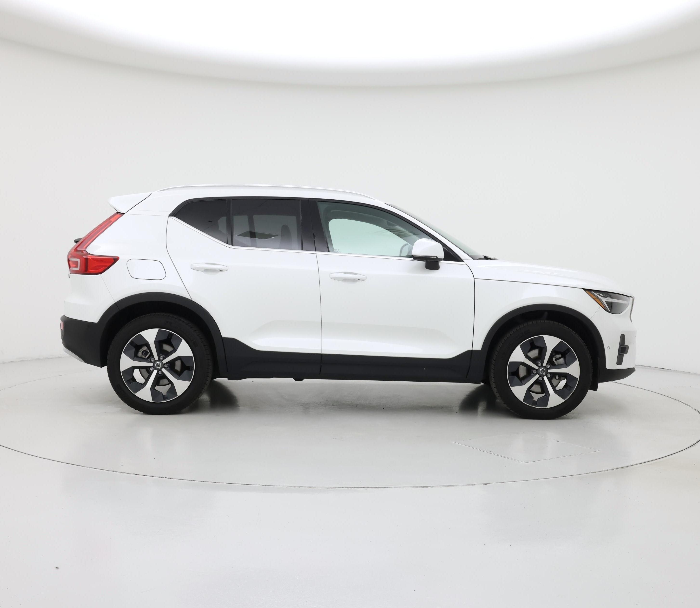 Thumbnail: 2025 Volvo XC40 - 7