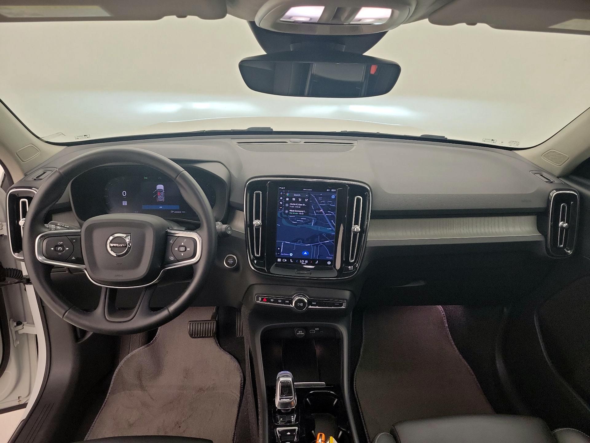 Thumbnail: 2025 Volvo XC40 - 9