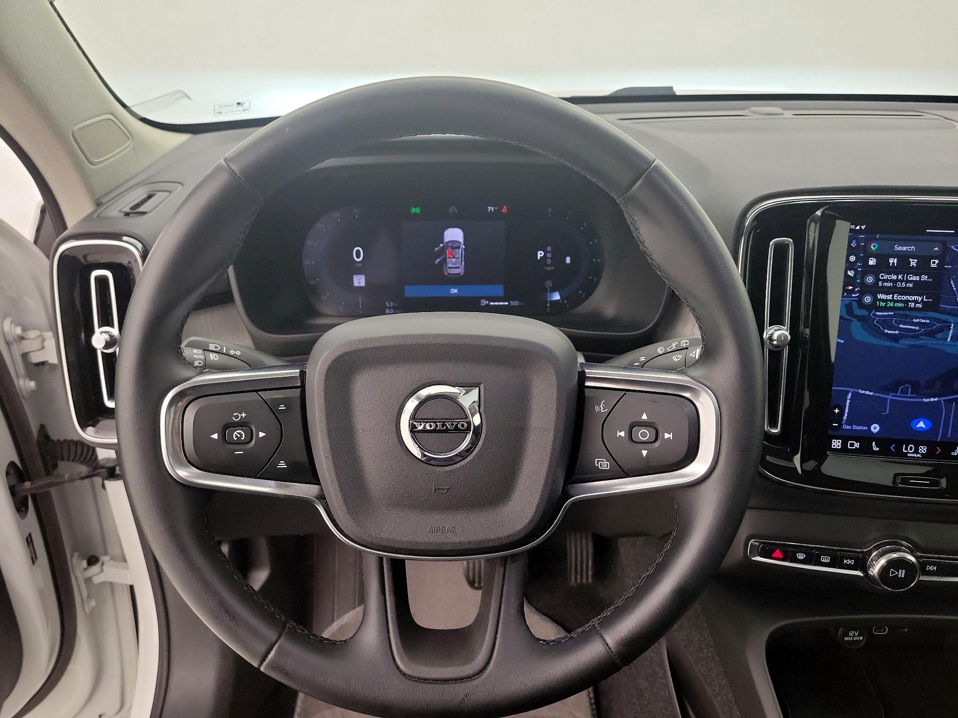 Thumbnail: 2025 Volvo XC40 - 10
