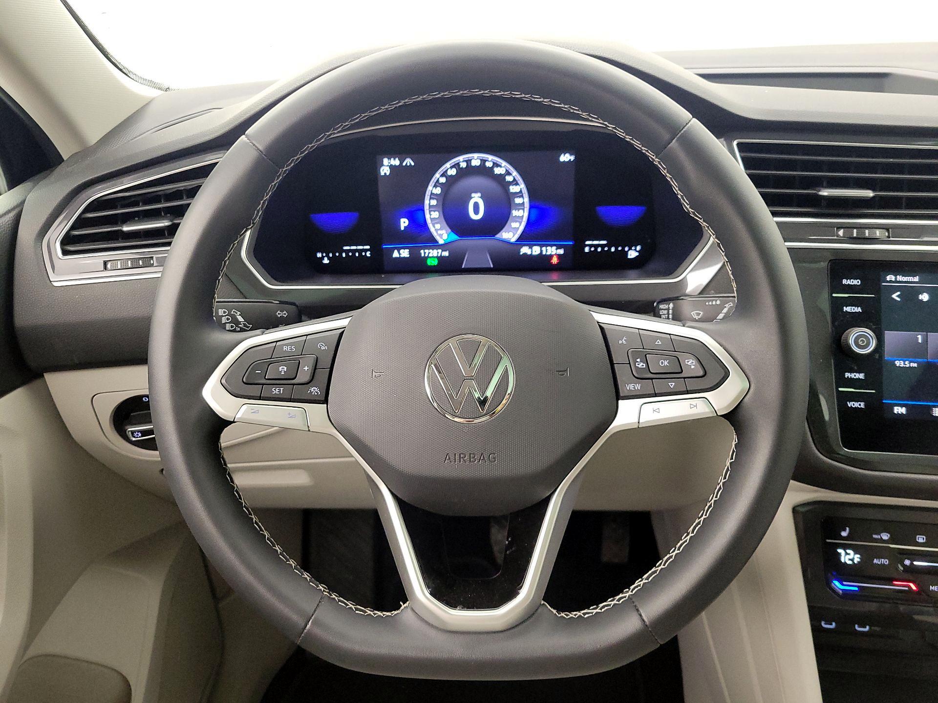 Thumbnail: 2023 Volkswagen Tiguan - 10