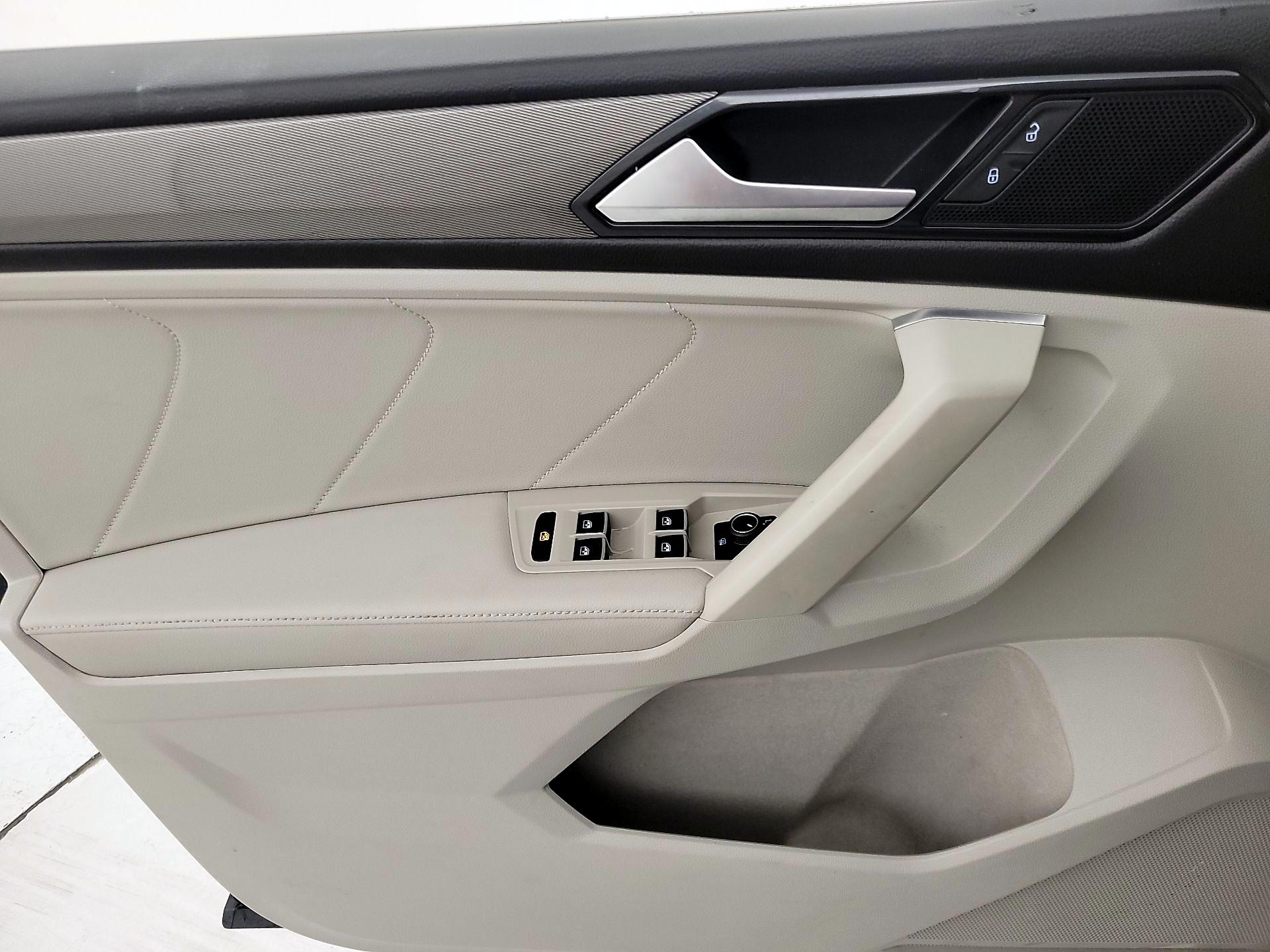 Thumbnail: 2023 Volkswagen Tiguan - 12