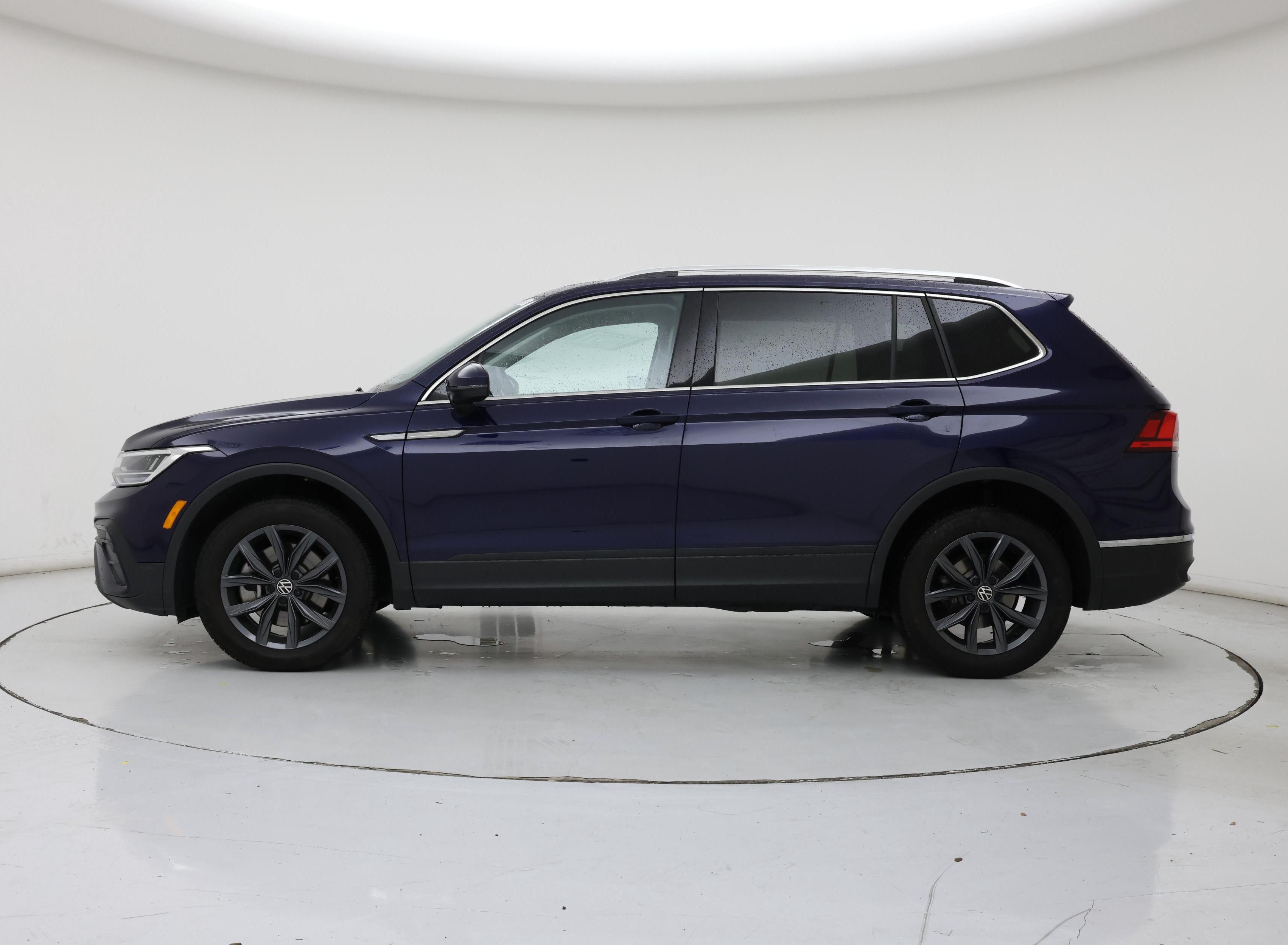 Thumbnail: 2023 Volkswagen Tiguan - 3