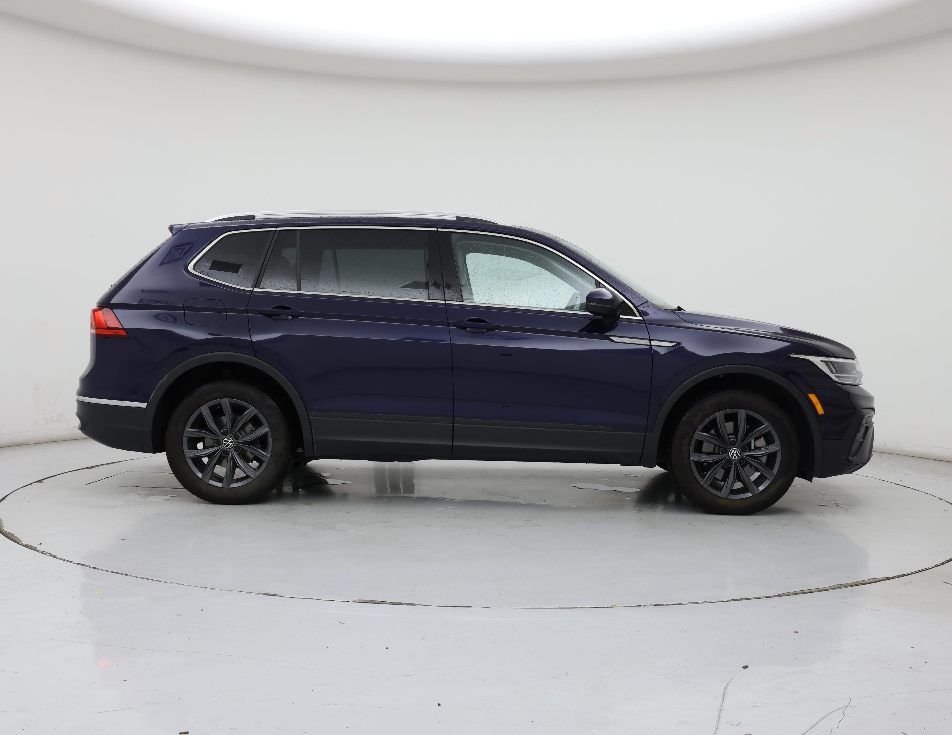 Thumbnail: 2023 Volkswagen Tiguan - 7