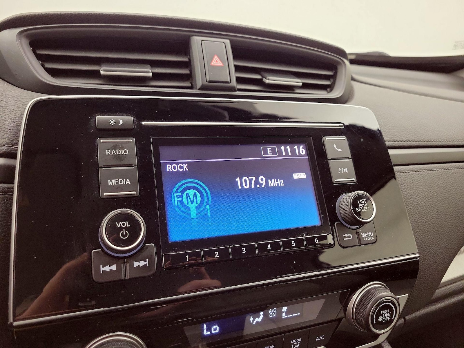 2017 Honda CR-V LX - Photo 16