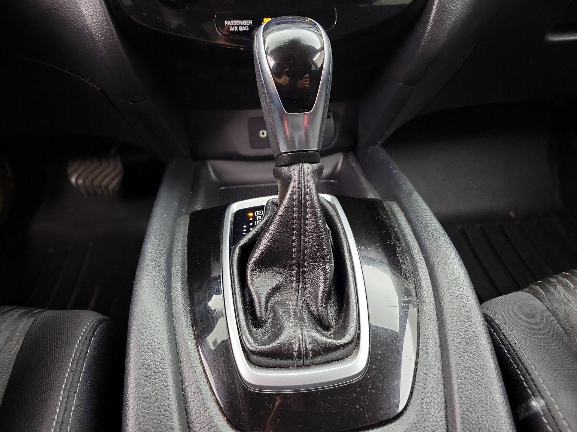 Thumbnail: 2019 Nissan Rogue - 17