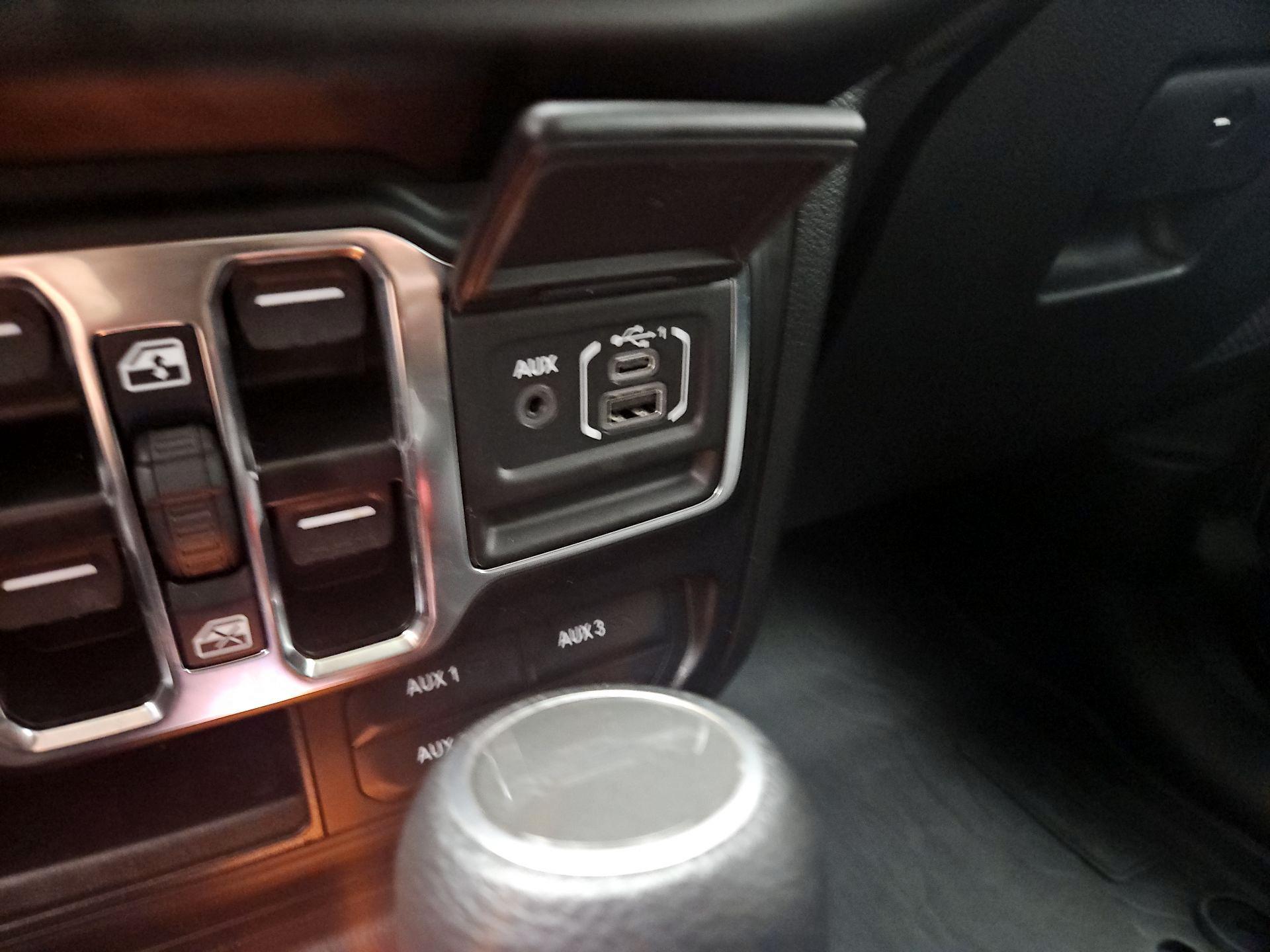 Thumbnail: 2023 Jeep Gladiator - 18