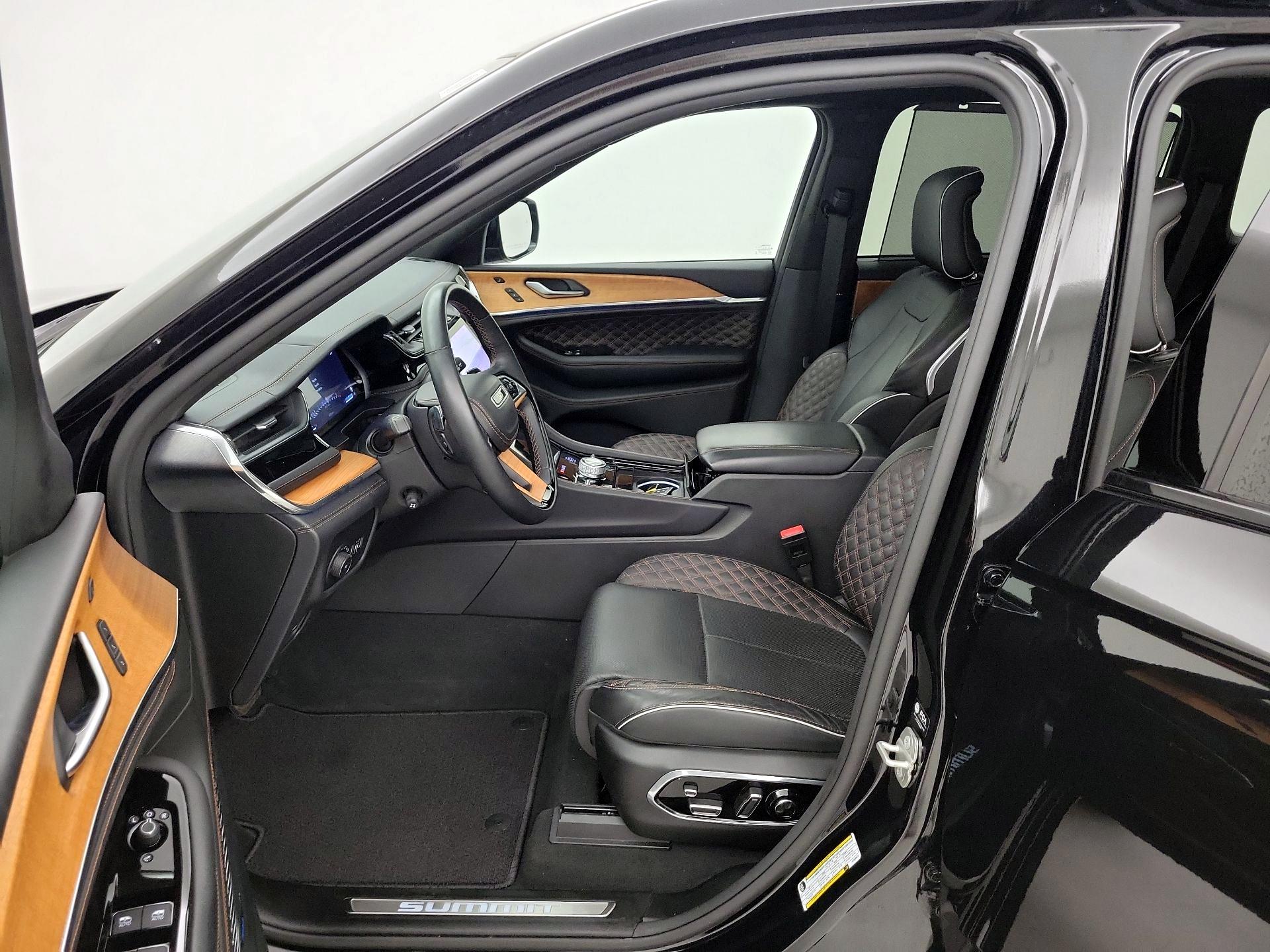 Thumbnail: 2023 Jeep Grand Cherokee - 11