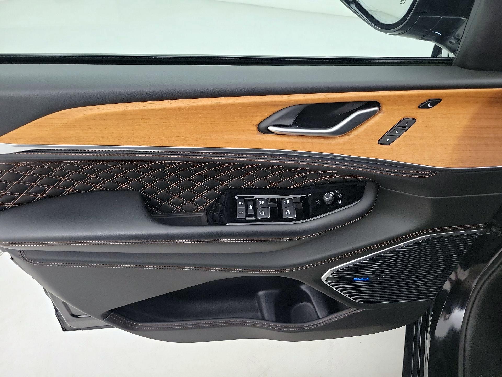 Thumbnail: 2023 Jeep Grand Cherokee - 12