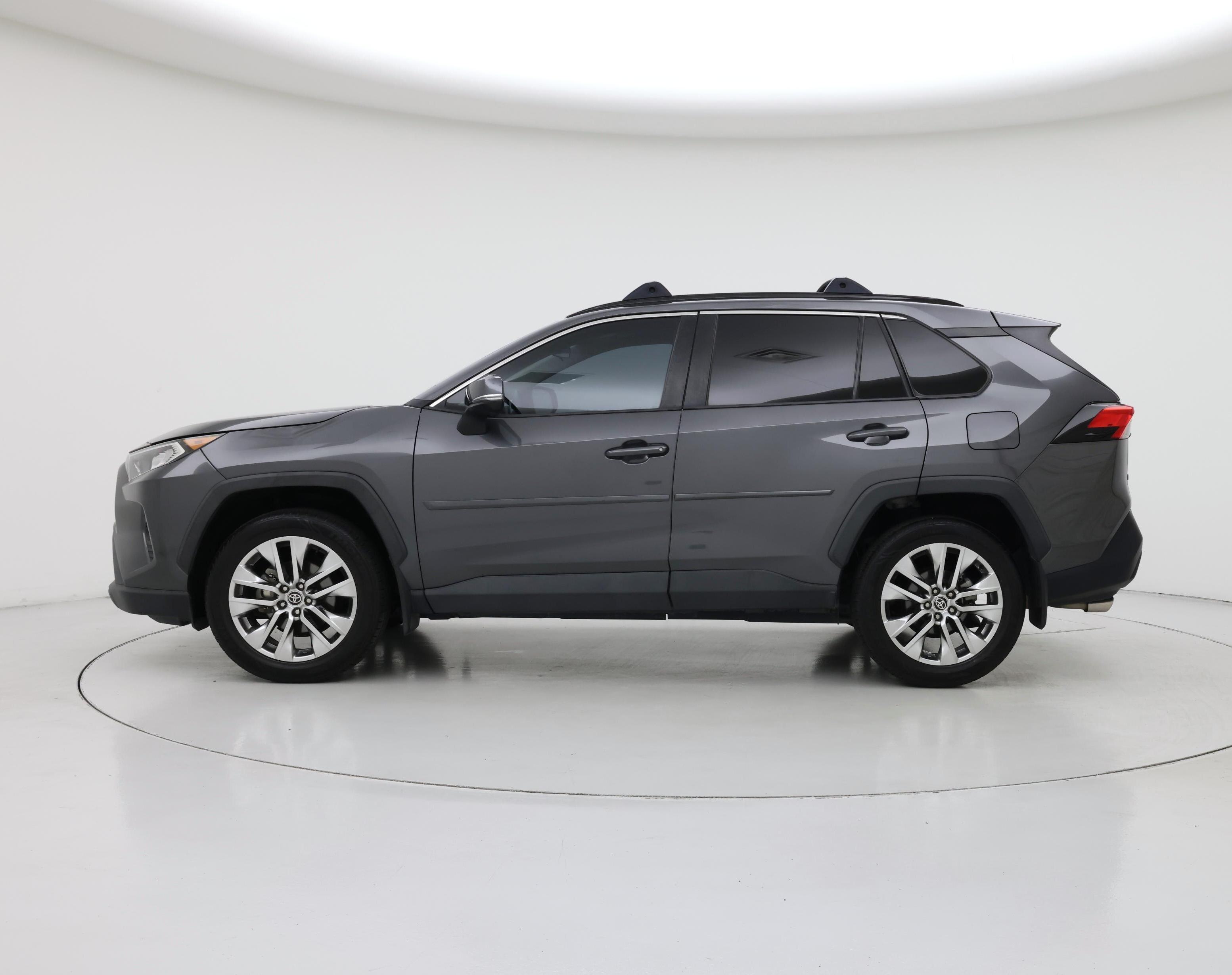 Thumbnail: 2021 Toyota RAV4 - 3
