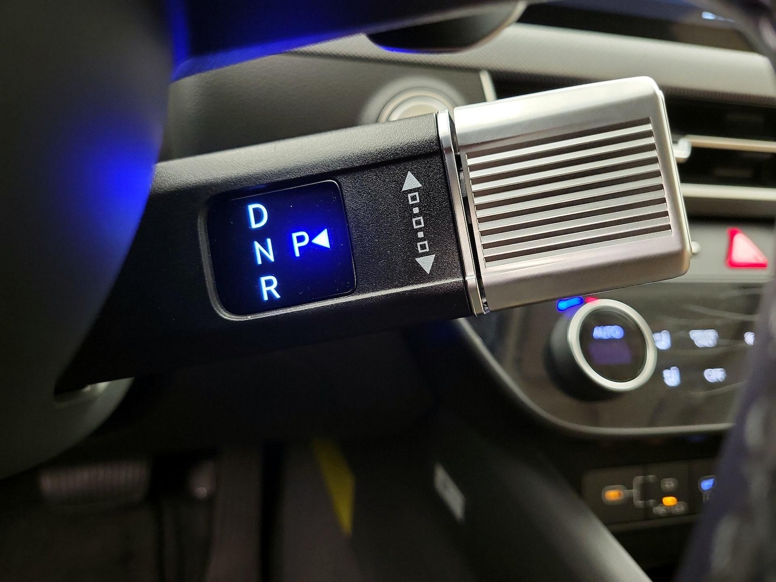 2025 Hyundai Sonata Hybrid Limited - Photo 18
