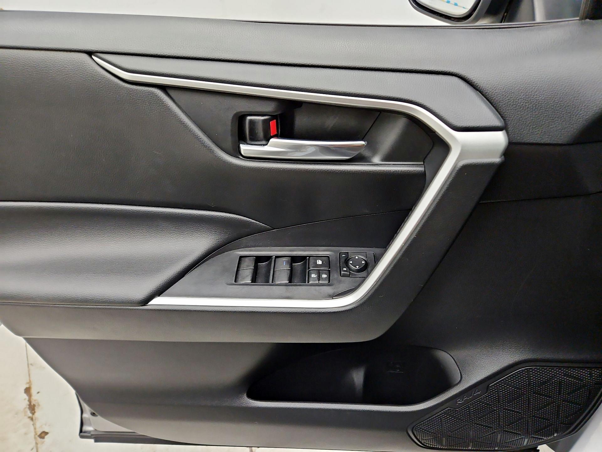 Thumbnail: 2021 Toyota RAV4 - 12