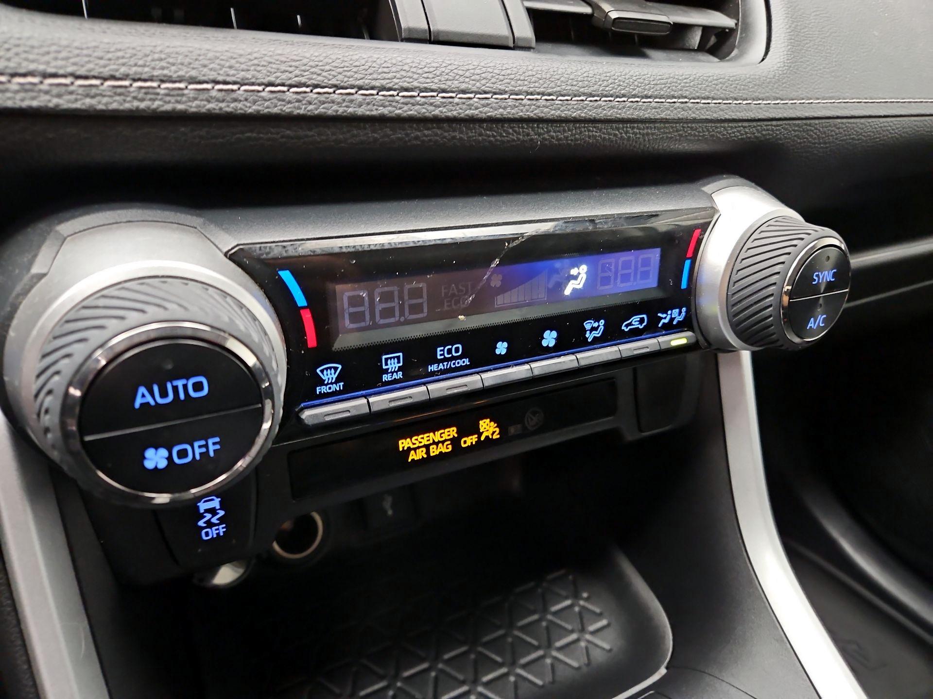 Thumbnail: 2021 Toyota RAV4 - 16