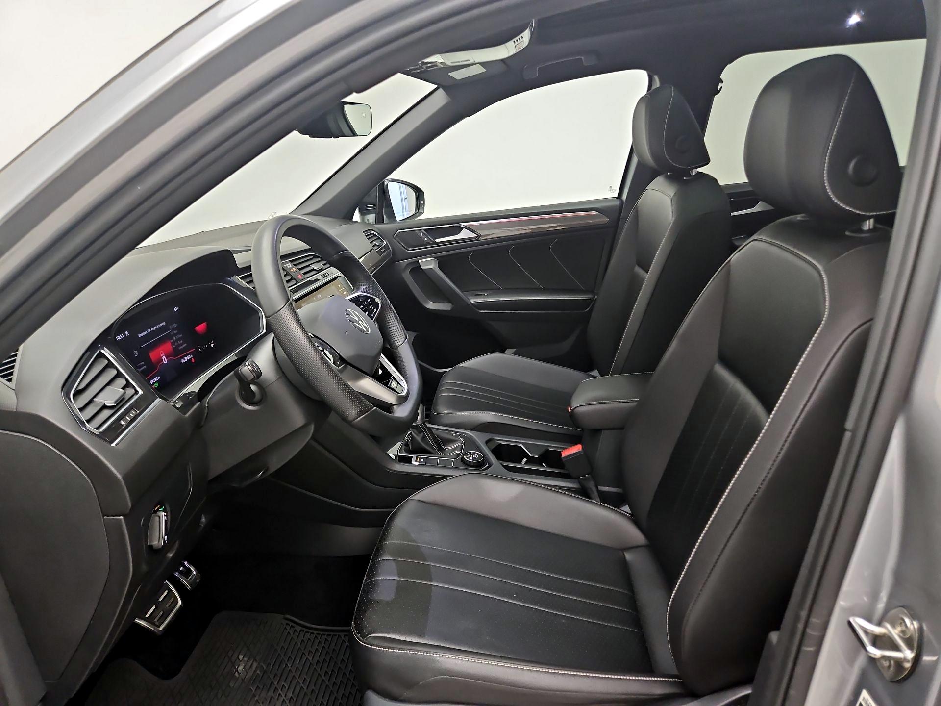 Thumbnail: 2022 Volkswagen Tiguan - 11