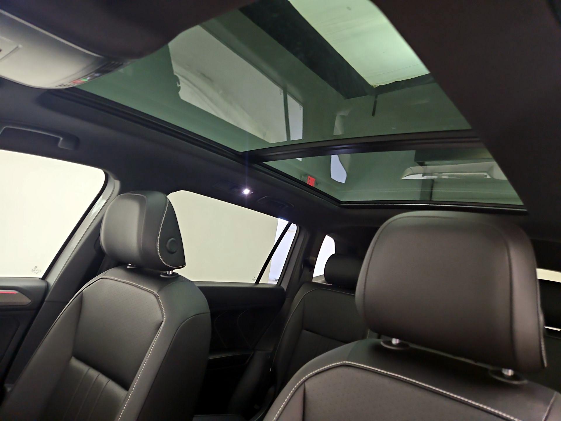 Thumbnail: 2022 Volkswagen Tiguan - 18
